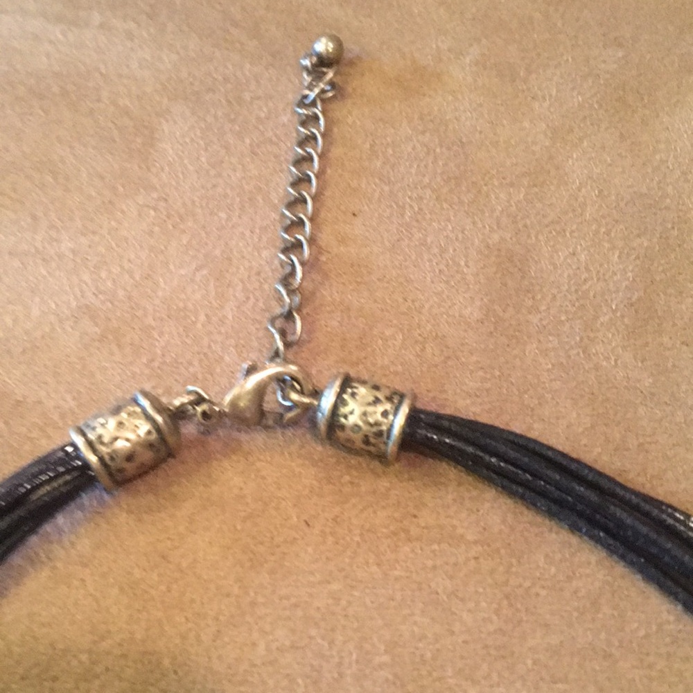 Black necklace w/ gold & silver circles - Picture 4 of 4